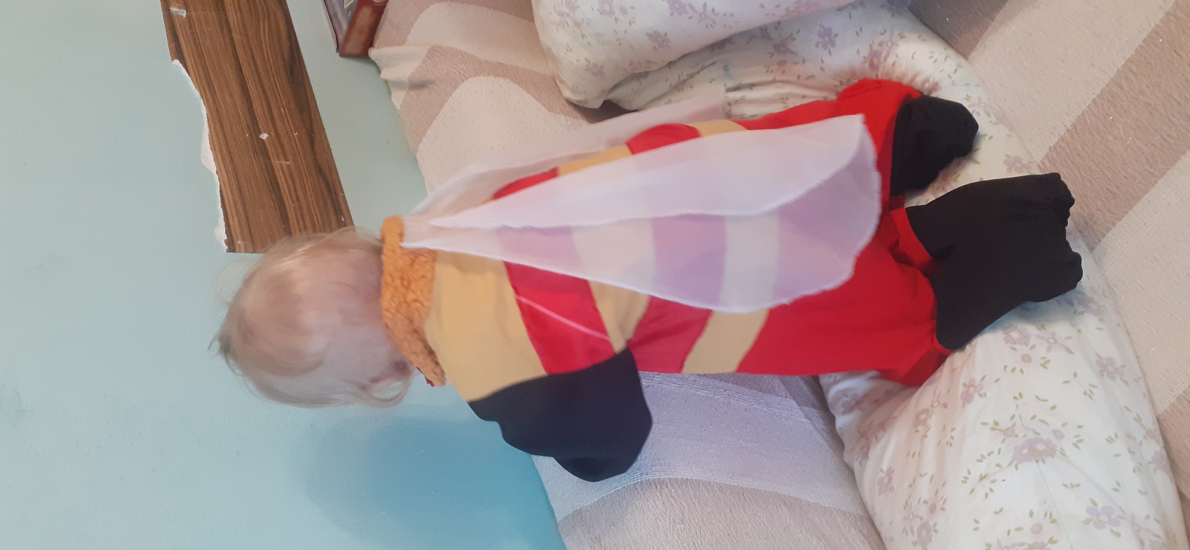 Kostým Čmelda. Včelí Medvídci. Kostým Čmelda na menší dítě do 5 let. Vhodný na karneval, masopust, sjezdování, školní i mimo školní a jiné akce